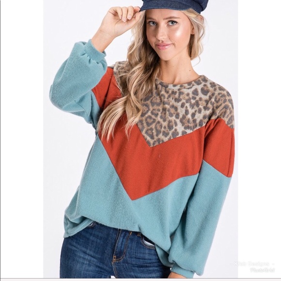 ❤️So Soft Brushed Chevron Color Block Sweatshirt! - Picture 3 of 8